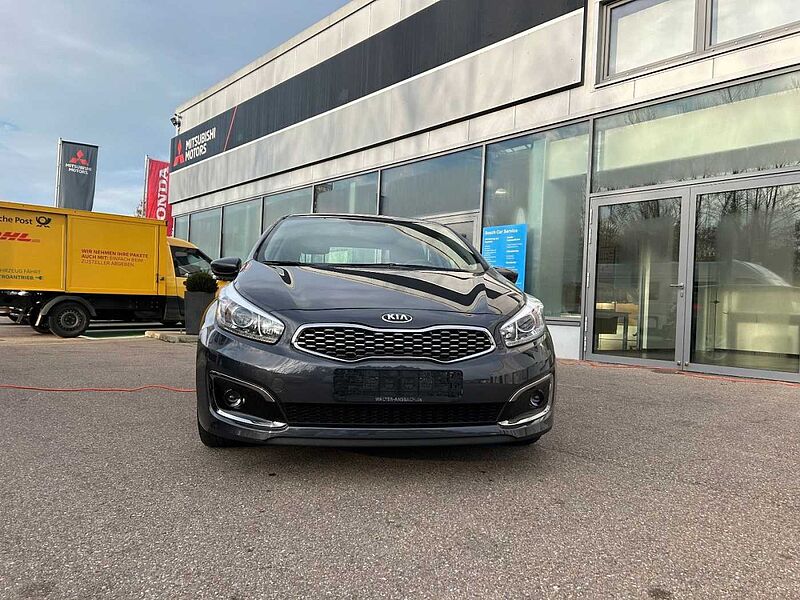 Kia cee'd cee&apos, d / Ceed