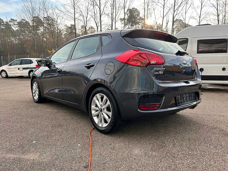 Kia cee'd cee&apos, d / Ceed