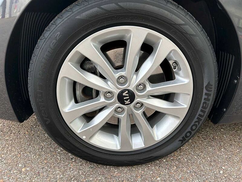 Kia cee'd cee&apos, d / Ceed